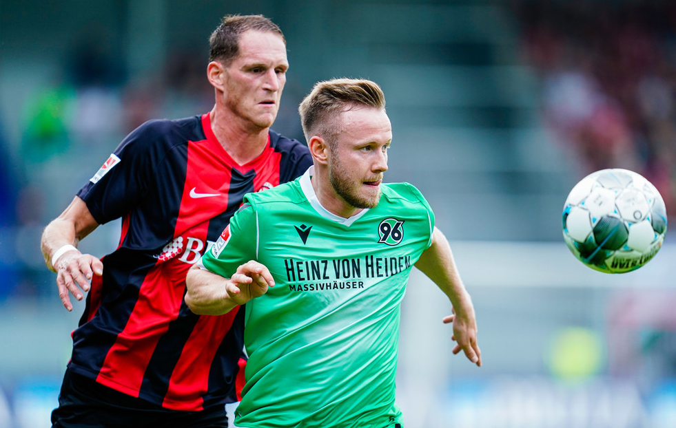 汉诺威96全员努力,团结争取士气不断高涨 汉诺威96全员努力,团结争取士气不断高涨