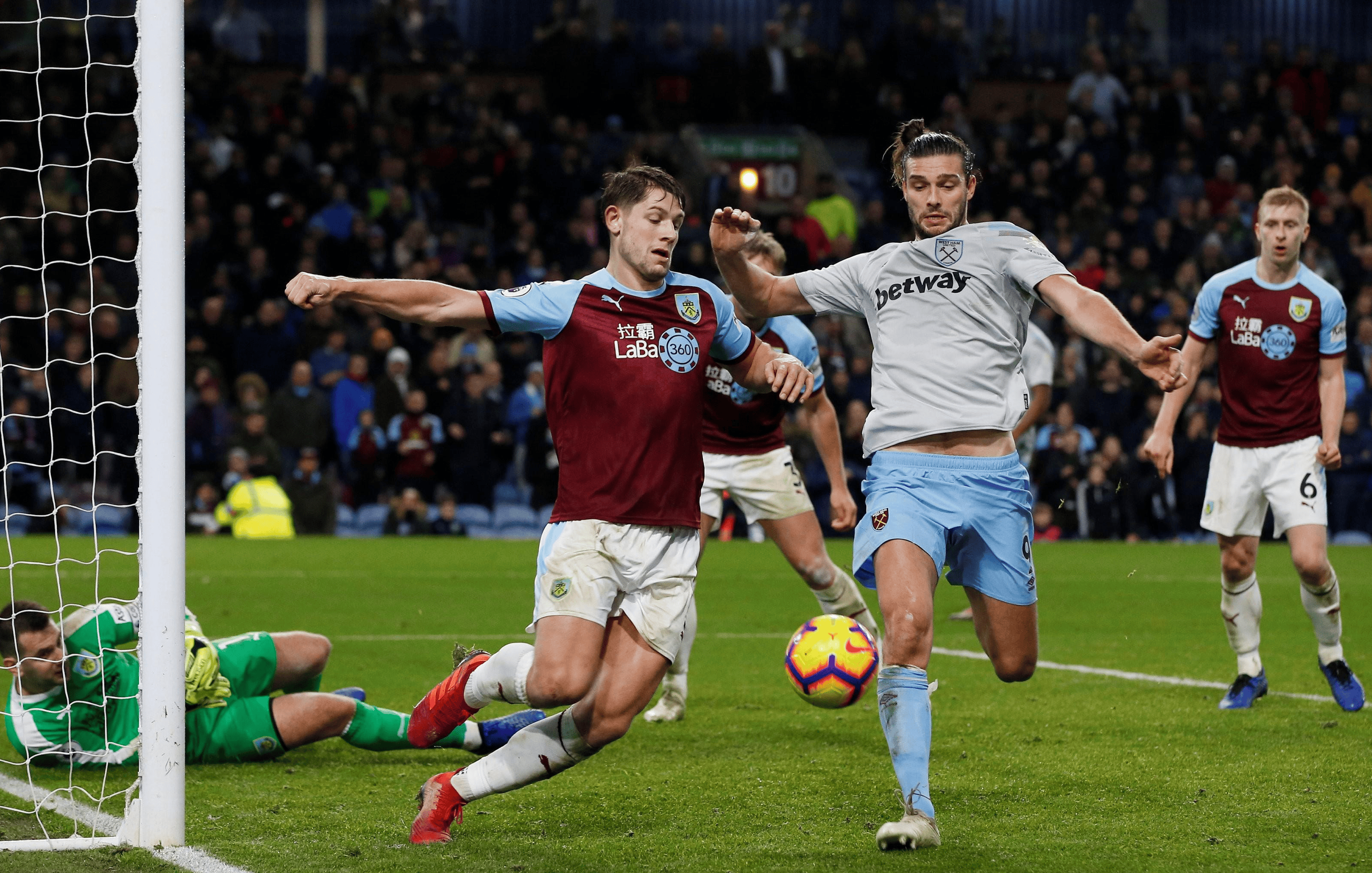 关于阿斯顿维拉客场完胜伯恩利,保住前四席次希望的信息 关于阿斯顿维拉客场完胜伯恩利,保住前四席次希望的信息