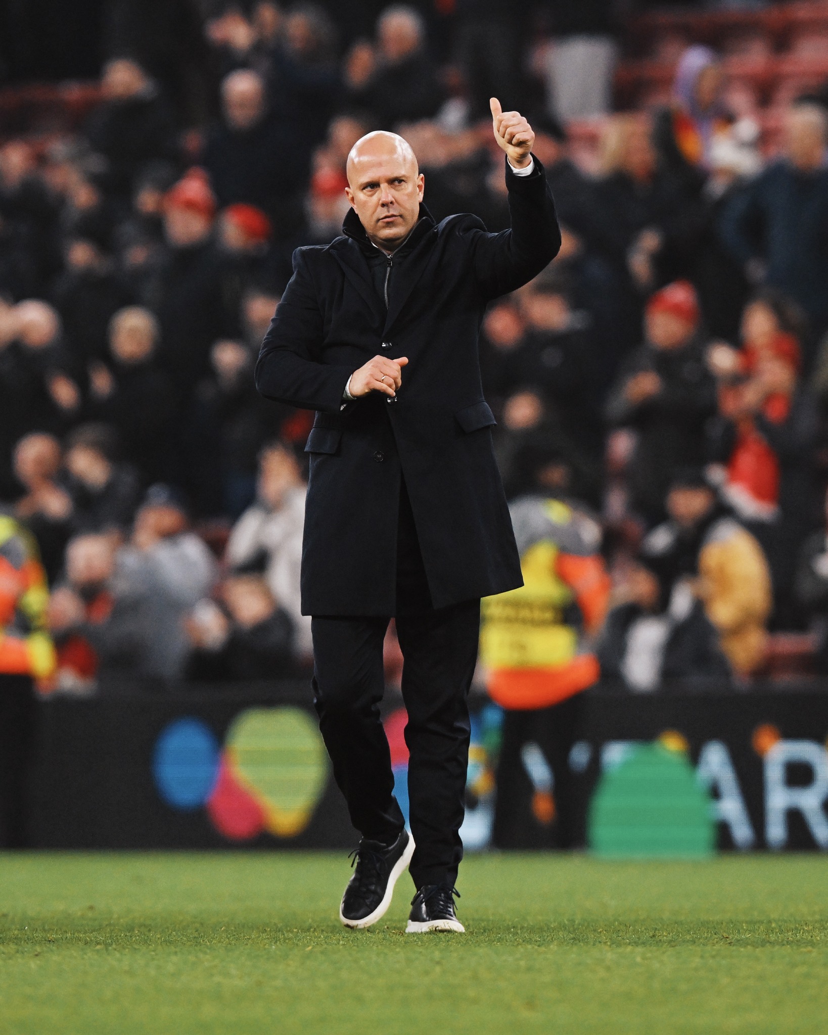 包含利物浦后防线表现稳固，难以攻破的词条