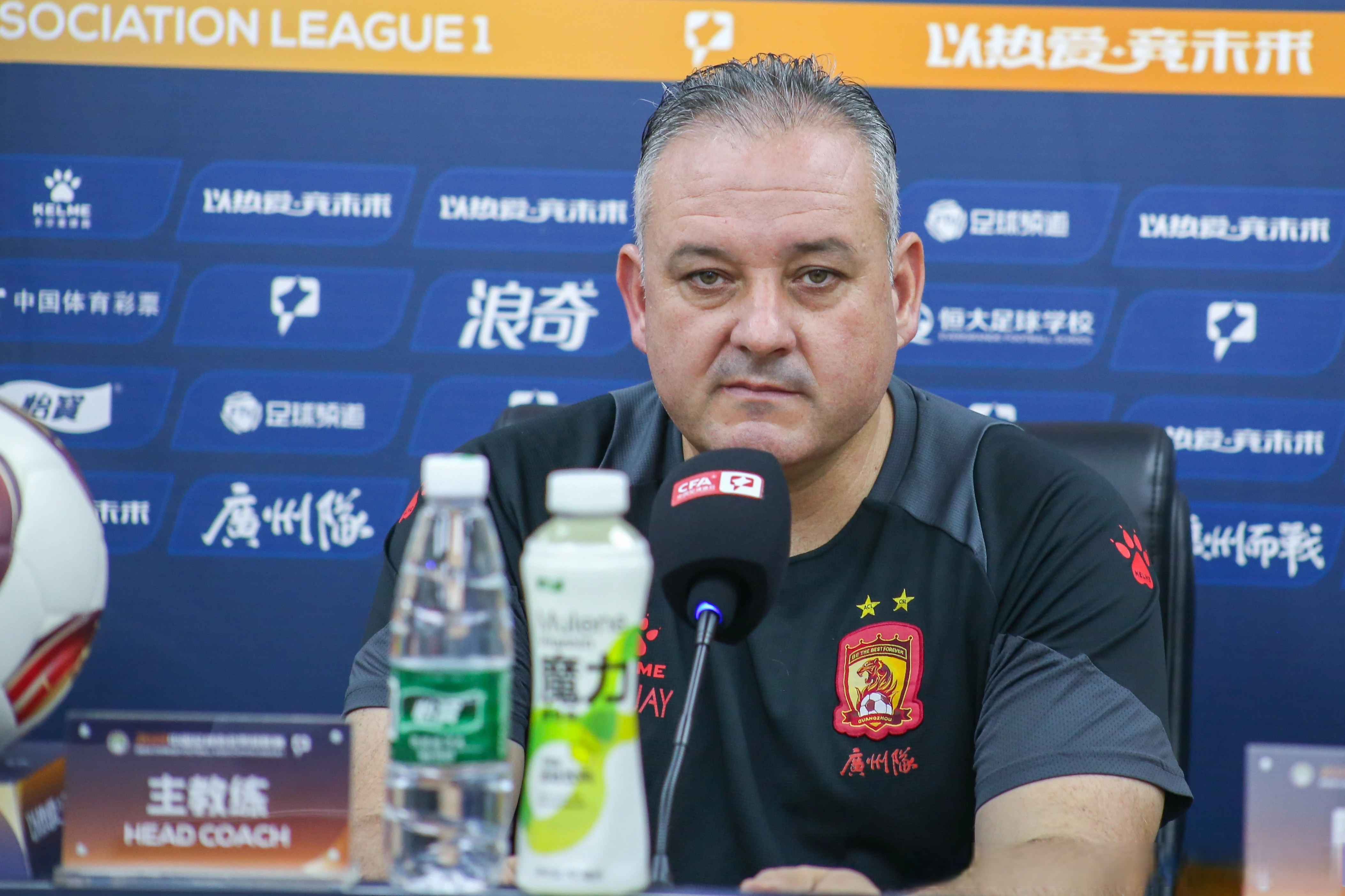 球员在比赛中全力以赴,为胜利而战的简单介绍 球员在比赛中全力以赴,为胜利而战的简单介绍