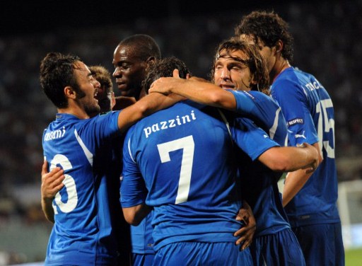 包含佛罗伦萨再现绝杀，全队庆祝一场胜利！的词条