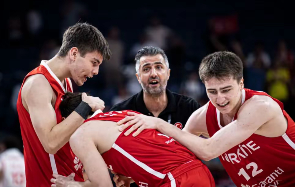 爱游戏大厅-那不勒斯绝杀土耳其，莫德里奇送出助攻的简单介绍