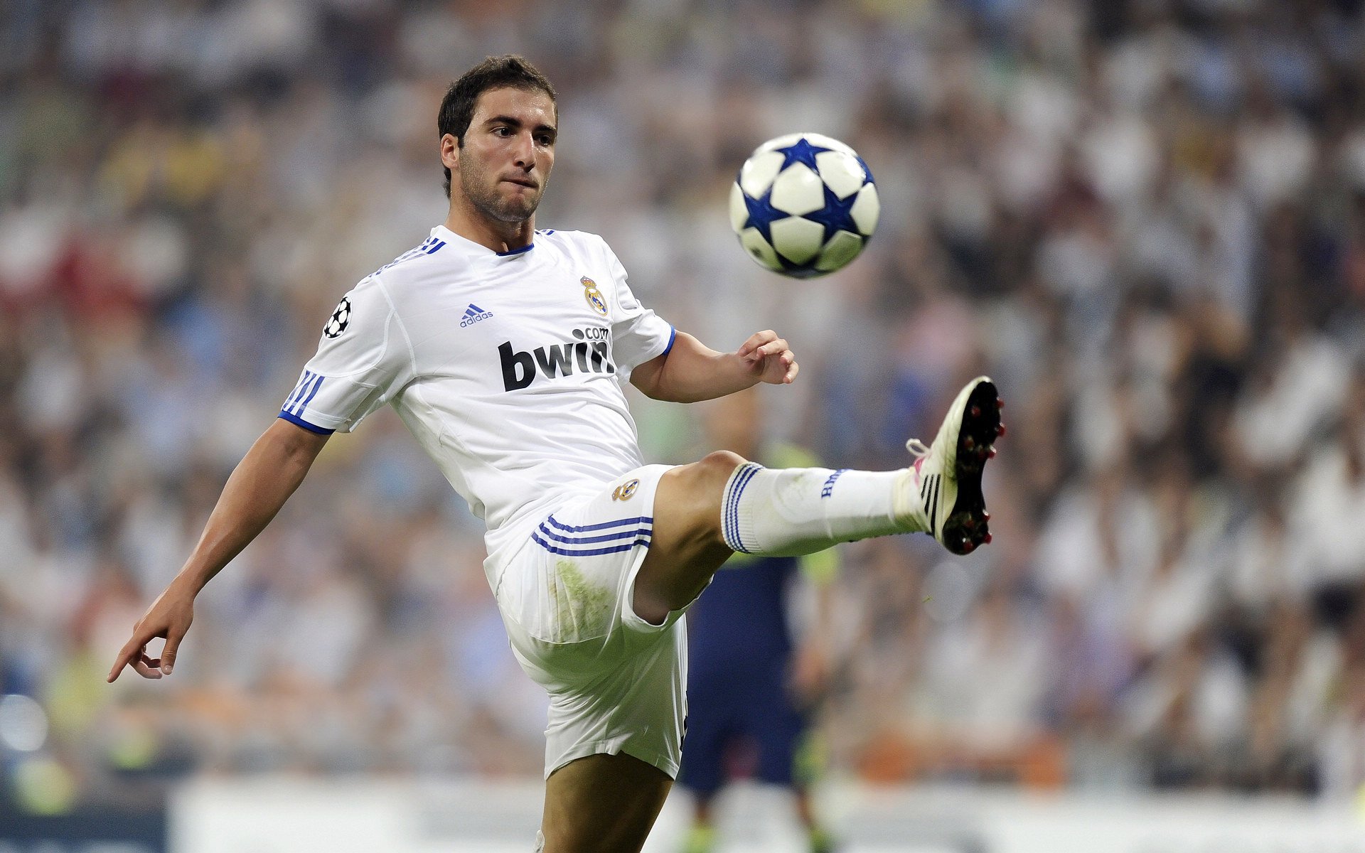 法比尼奥关键时刻站出来，荷兰军团战术碾压塞维利亚