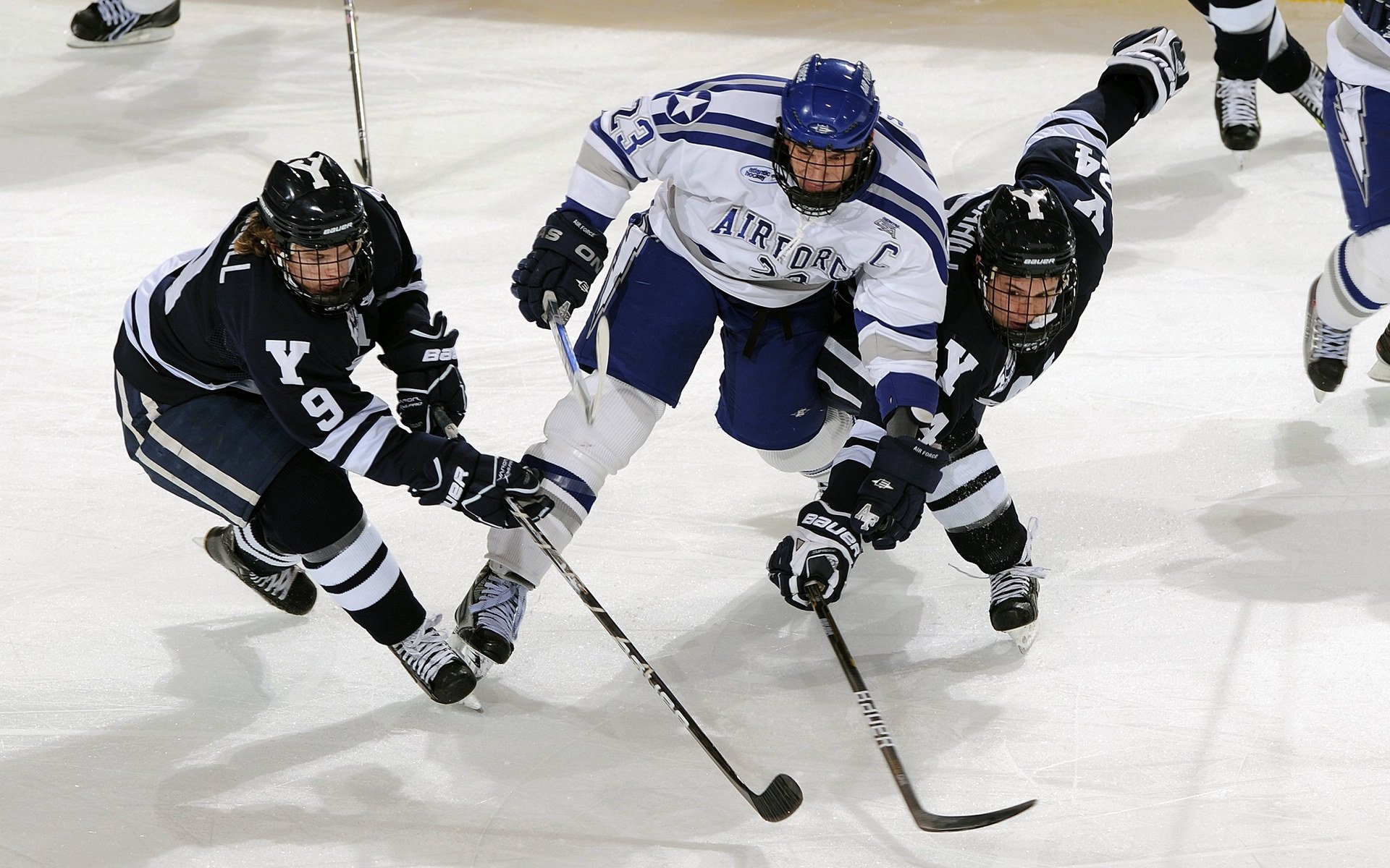 恩比德硬仗之王本色尽显，活塞爆冷险胜绿军揭示季后赛残酷法则