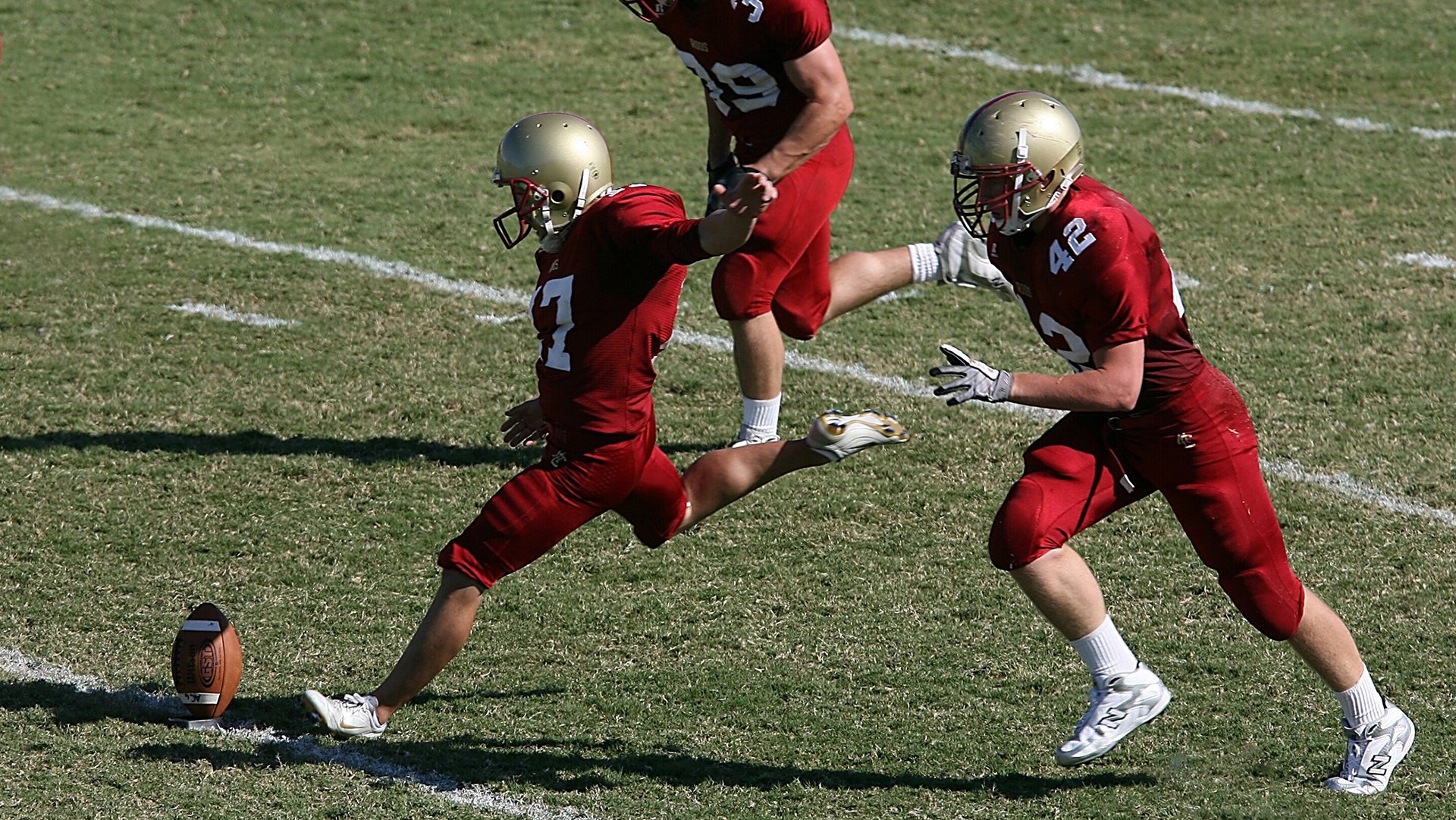 绿茵场与边境线，迪巴拉爆发背后的足球与地缘寓言